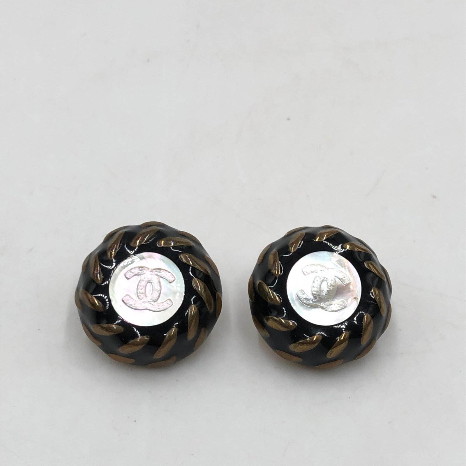 Chanel CC Button Clip-On Earrings - Image 3