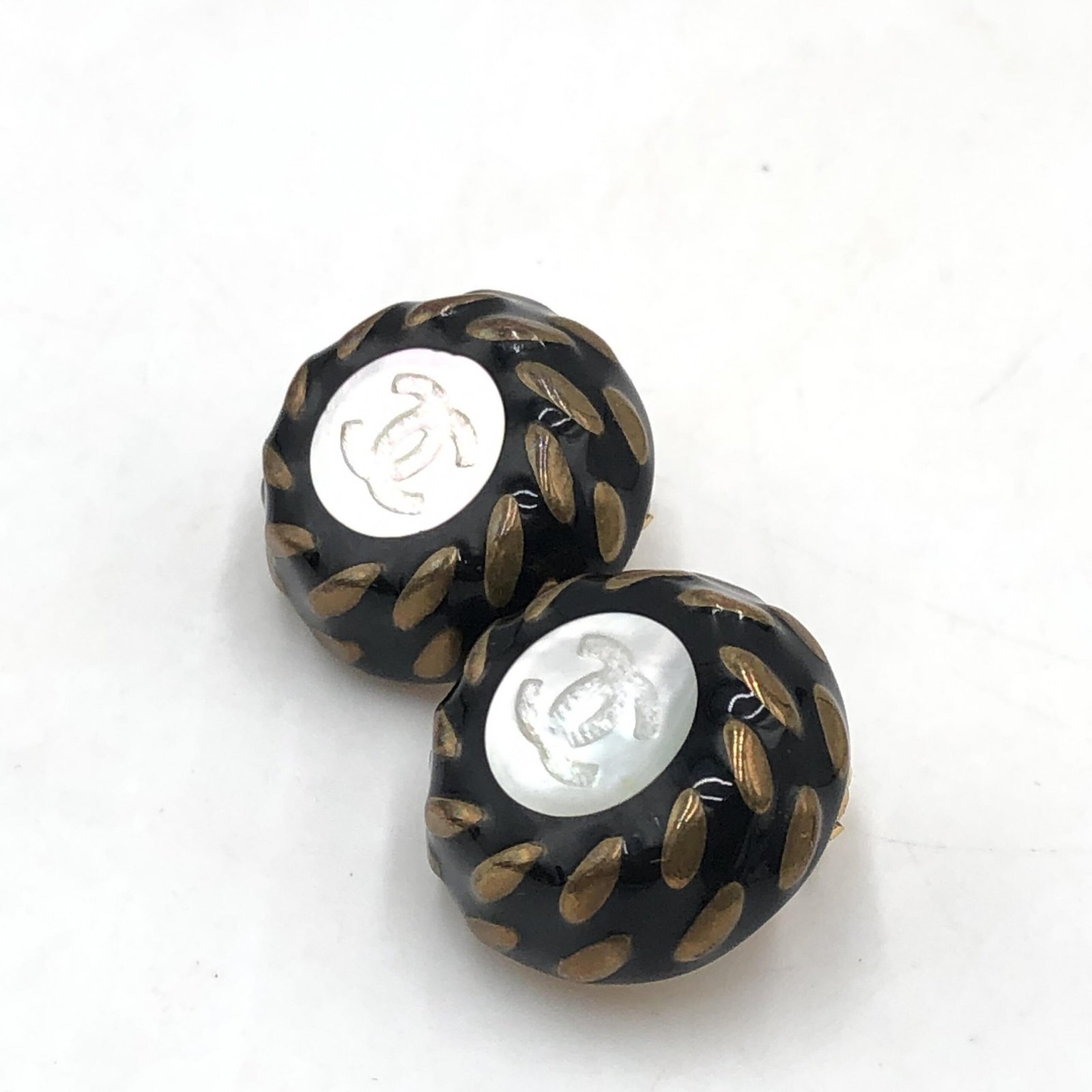 Chanel CC Button Clip-On Earrings - Image 4