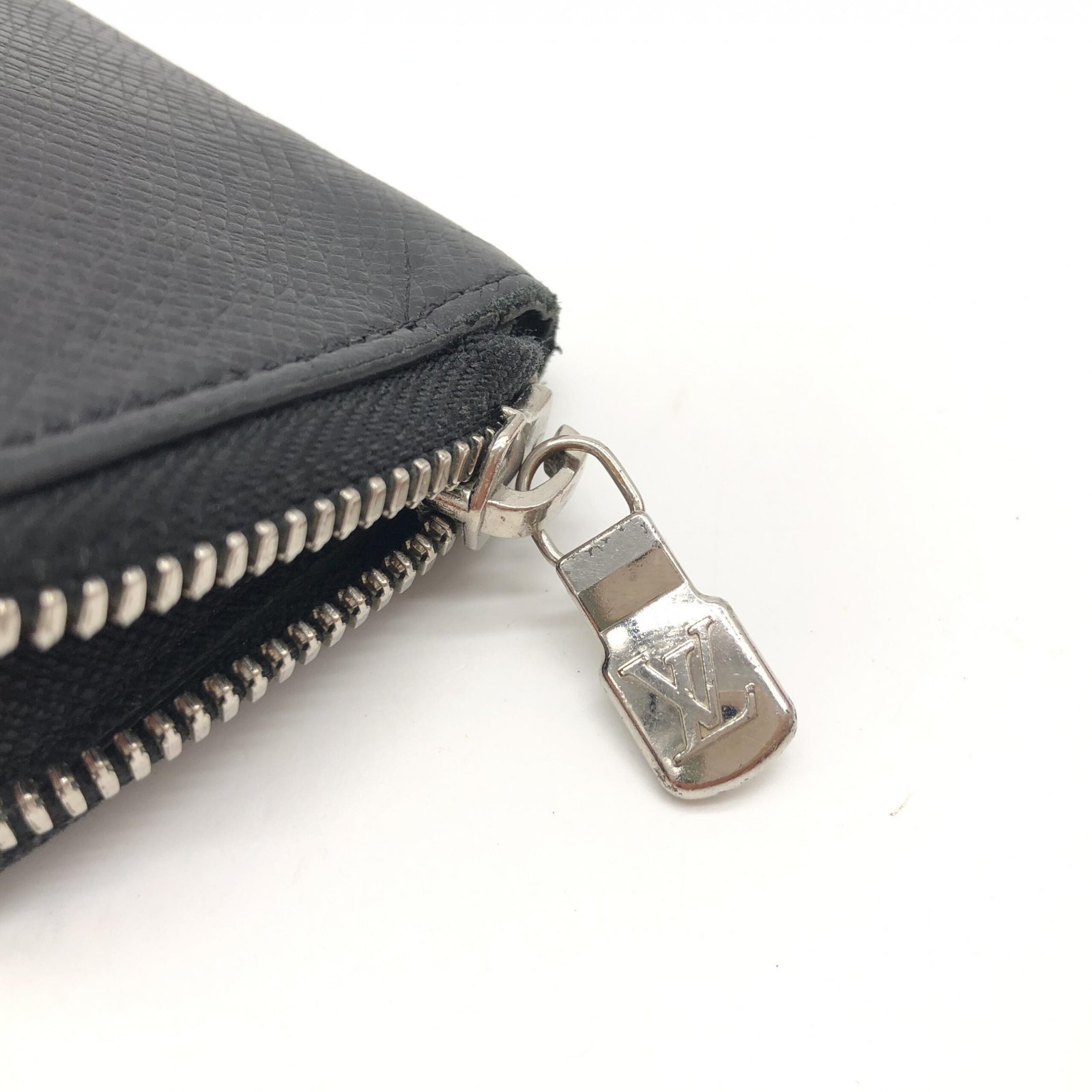 Louis Vuitton Taiga Zippy Coin Purse In Black - Image 8