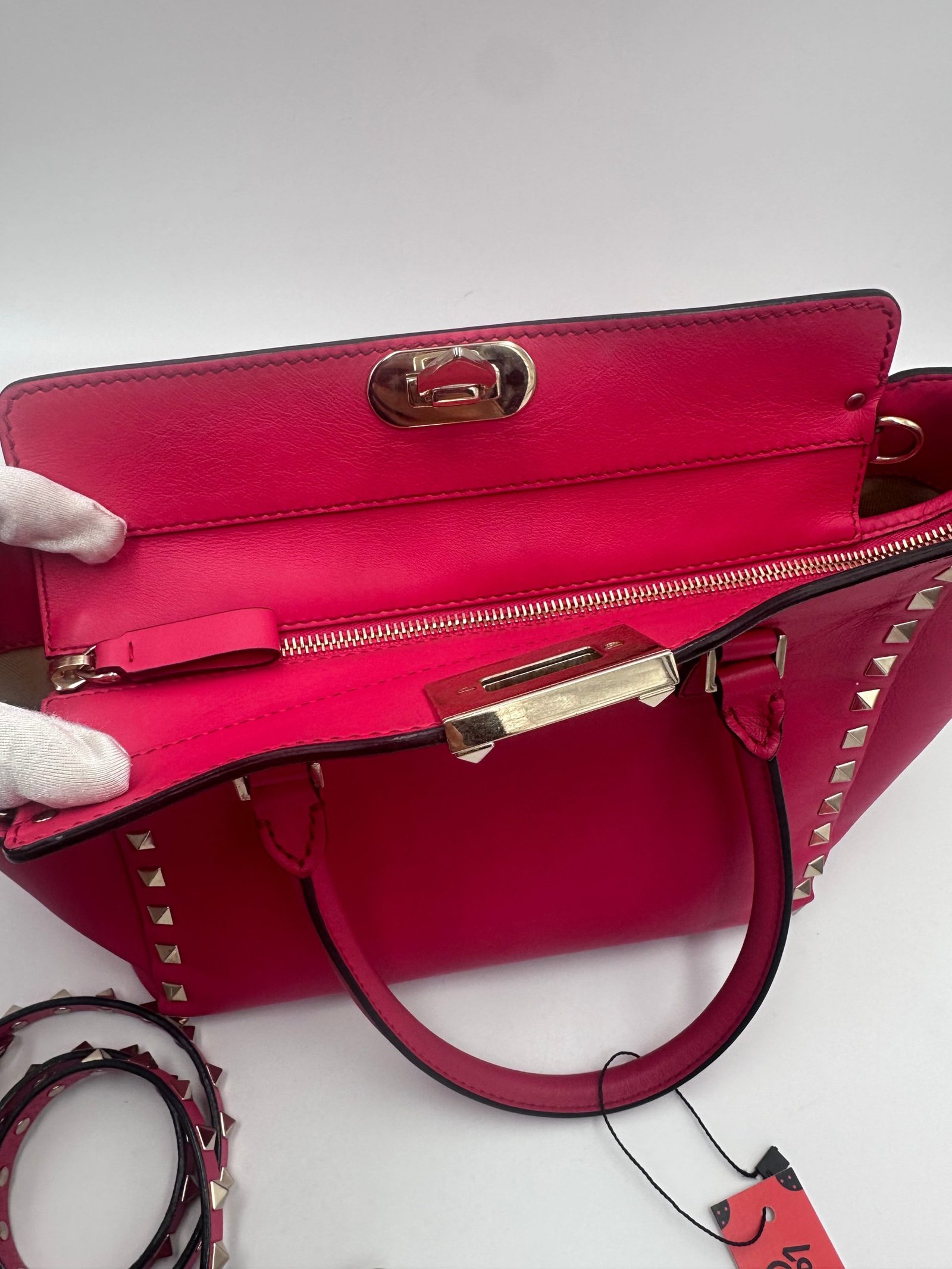 Valentino Garavani VALENTINO GARAVANI Rockstud Medium Pink Handbag - Image 6
